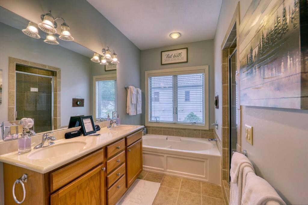 Bucket List Views Sugar Mountain Private Condo - 2Bed, 2Bath, Sleeps 6, Panoramic Views Of Mountains From Large Deck, Short Drive To Shopping, Restaurants, Cafes & Banner Elk Town Εξωτερικό φωτογραφία